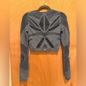 ALO Yoga Siren Long Sleeve Mesh Performance Crop Top Size: L